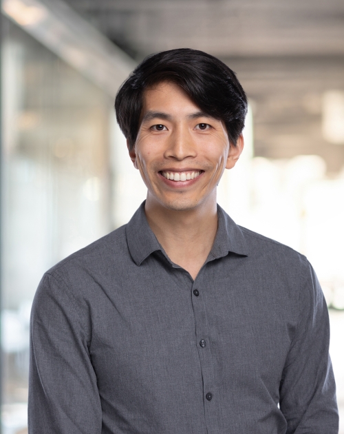 Headshot of Dennis Yee.